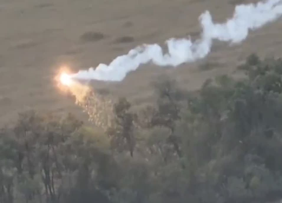 Russian dragon drone spews thermite over a Ukrainian position. Twitter screencap