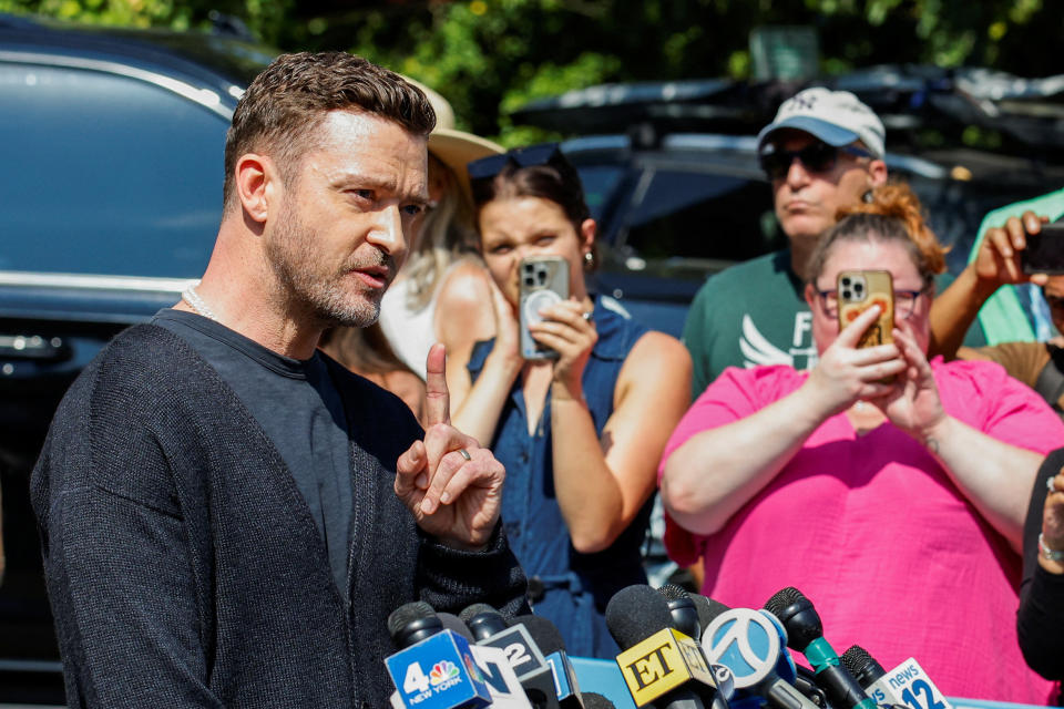 Justin Timberlake speaks to the press outside of court in Sag Harbor, N.Y., on Sept. 13. (REUTERS/Eduardo Munoz)