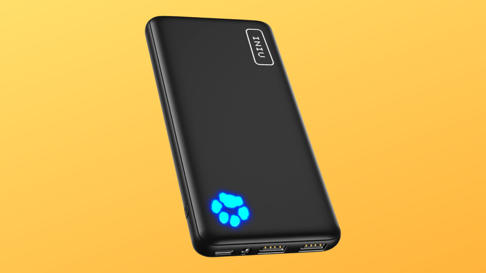 Iniu black power bank against a yellow background