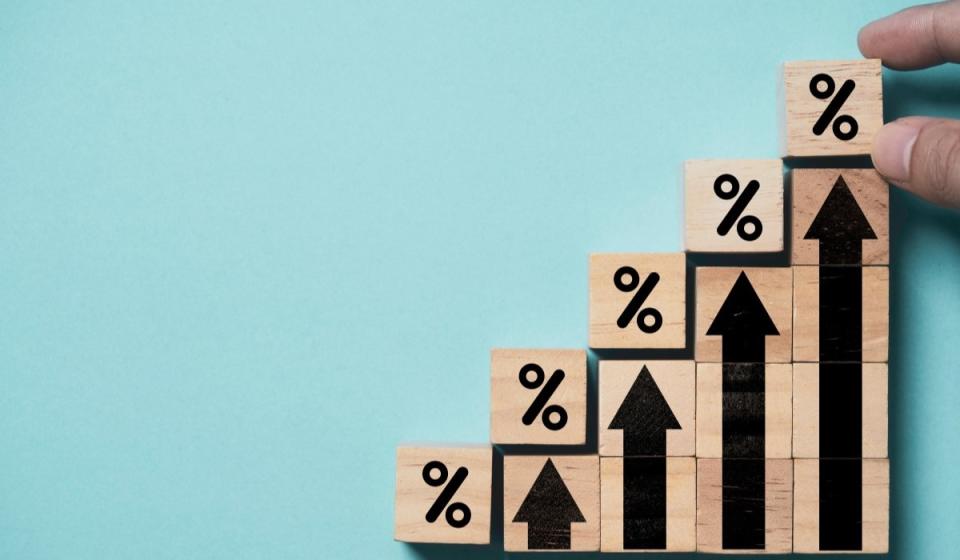 blocks with rising arrows and percentages graph chart