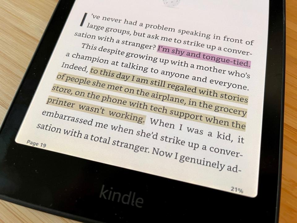 A photo of two color highlights on the Kindle Colorsoft.