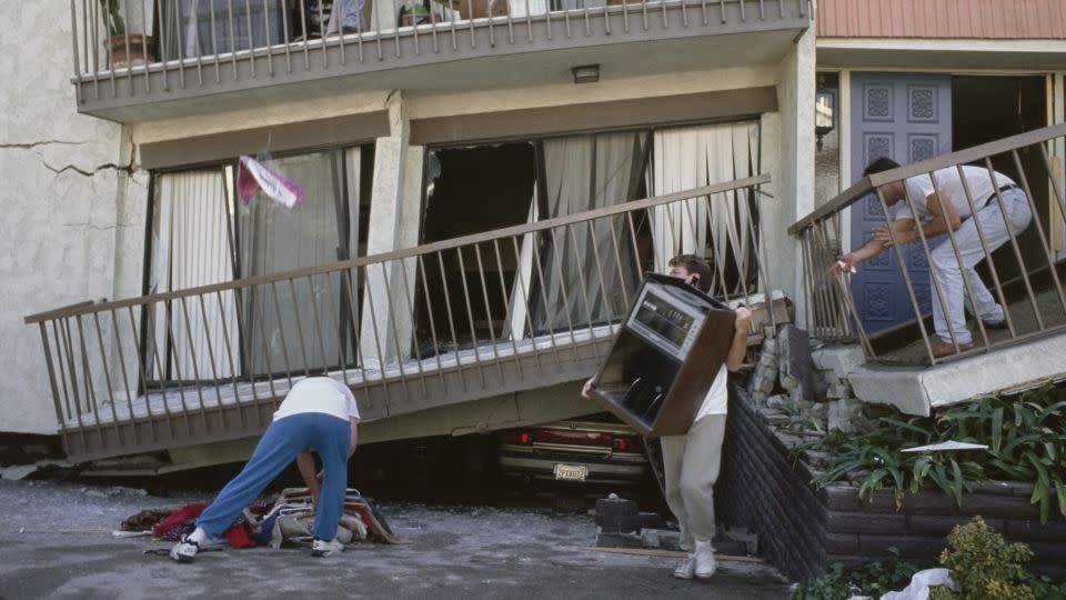 Residents clean up in the Van Nuys neighborhood following the 1994 Northridge earthquake in Los Angeles on January 17, 1994. - Vinnie Zuffante/Getty Images