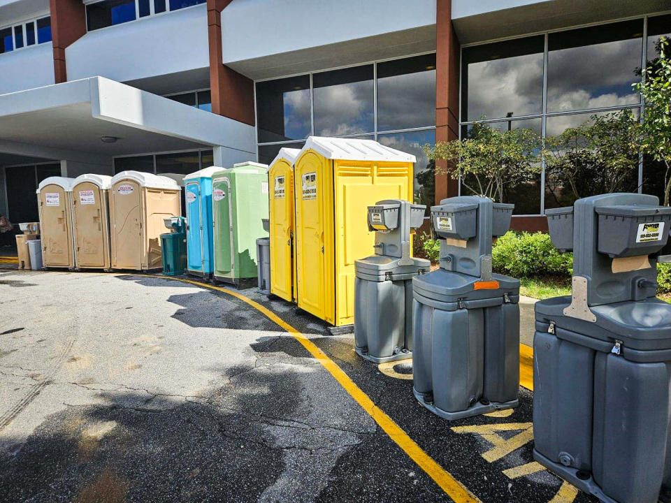 Port-a-potties outside of Mission Hospital (Minyvonne Burke / NBC News)