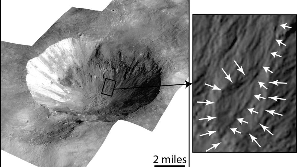  A split image with a carter on the left, and a magnified section on the right, with arrows pointing centrally. 