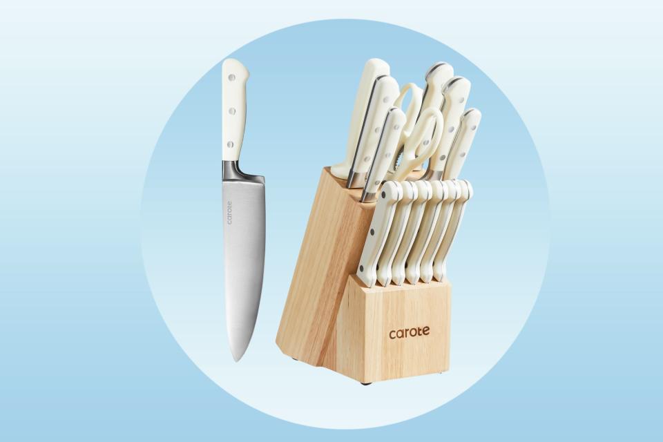 Carote 14-piece knife set with wooden block.