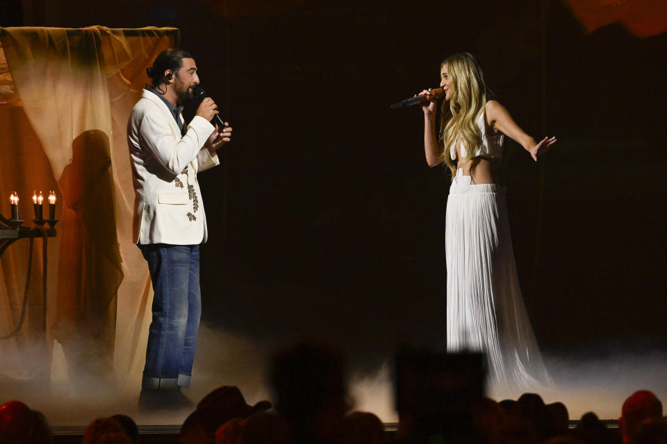 Noah Kahan and Kelsea Ballerini perform during the 2024 CMA Awards.