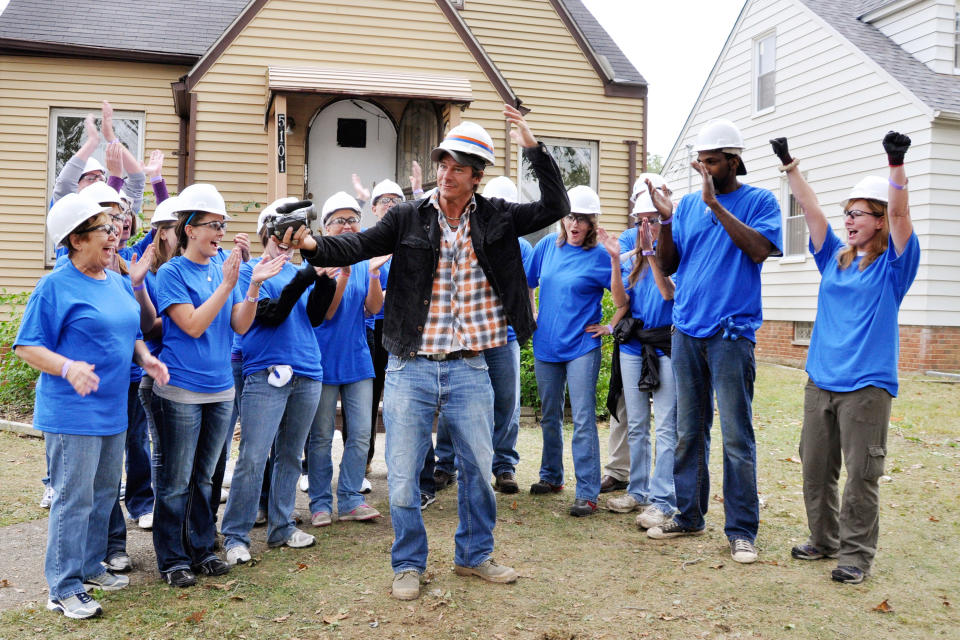 <em>Extreme Makeover: Home Edition</em>, which Ty Pennington (center) originally hosted, will be back in January with Clea Shearer and Joanna Teplin from the Home Edit as new hosts. (Mike Crouch/©ABC/Courtesy of the Everett Collection)