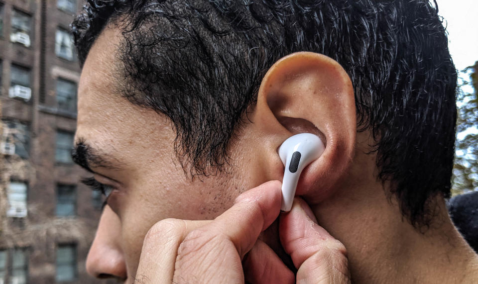  AirPods 2 vs. AirPods Pro. 