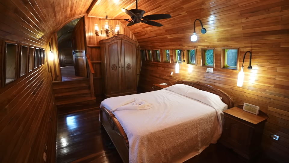 bedroom inside a 727 plane hotel in Costa Rica