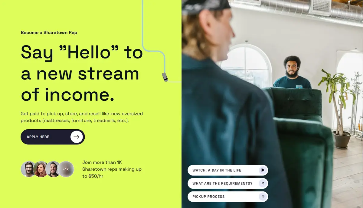Representante de Sharetown recogiendo un colchón como parte de las actividades paralelas de los bomberos