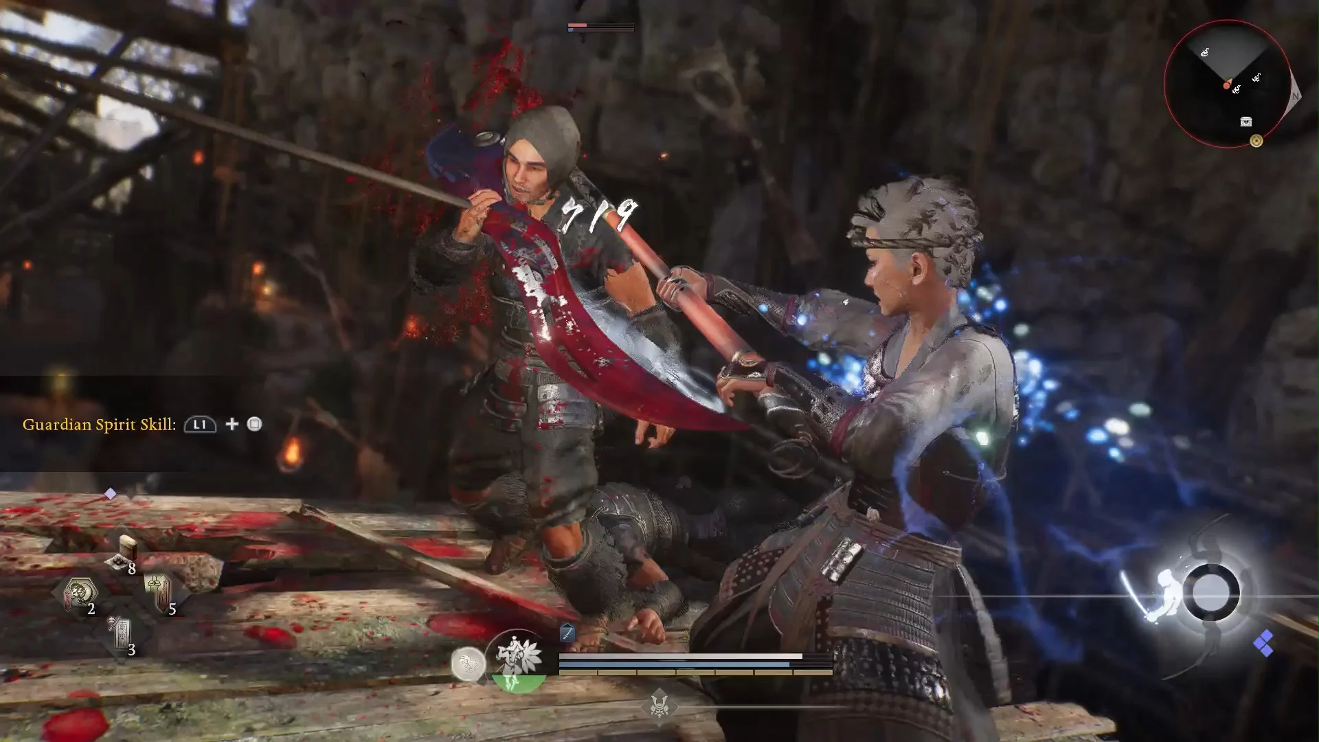 两个同伴在《仁王 3》评测 Boss 竞技场中一起对抗巨大的妖怪