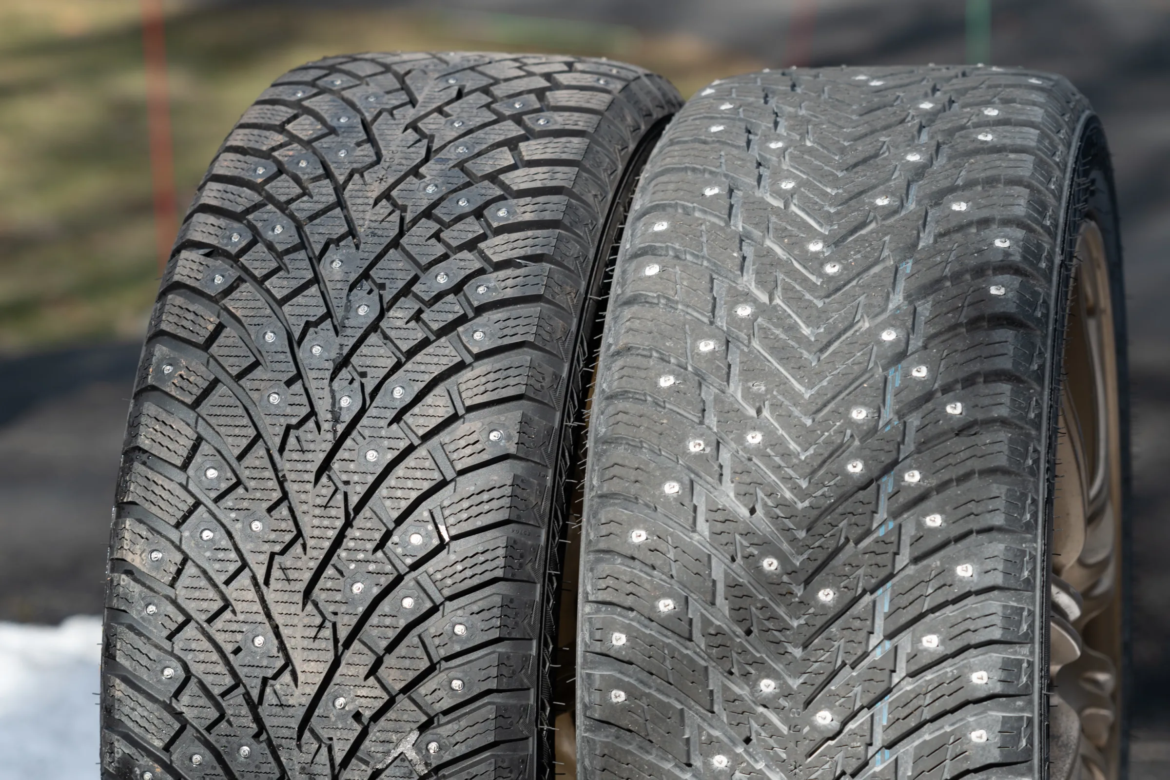 Nokian Hakka 01 と Hakka 10 のタイヤトレッドを並べて比較