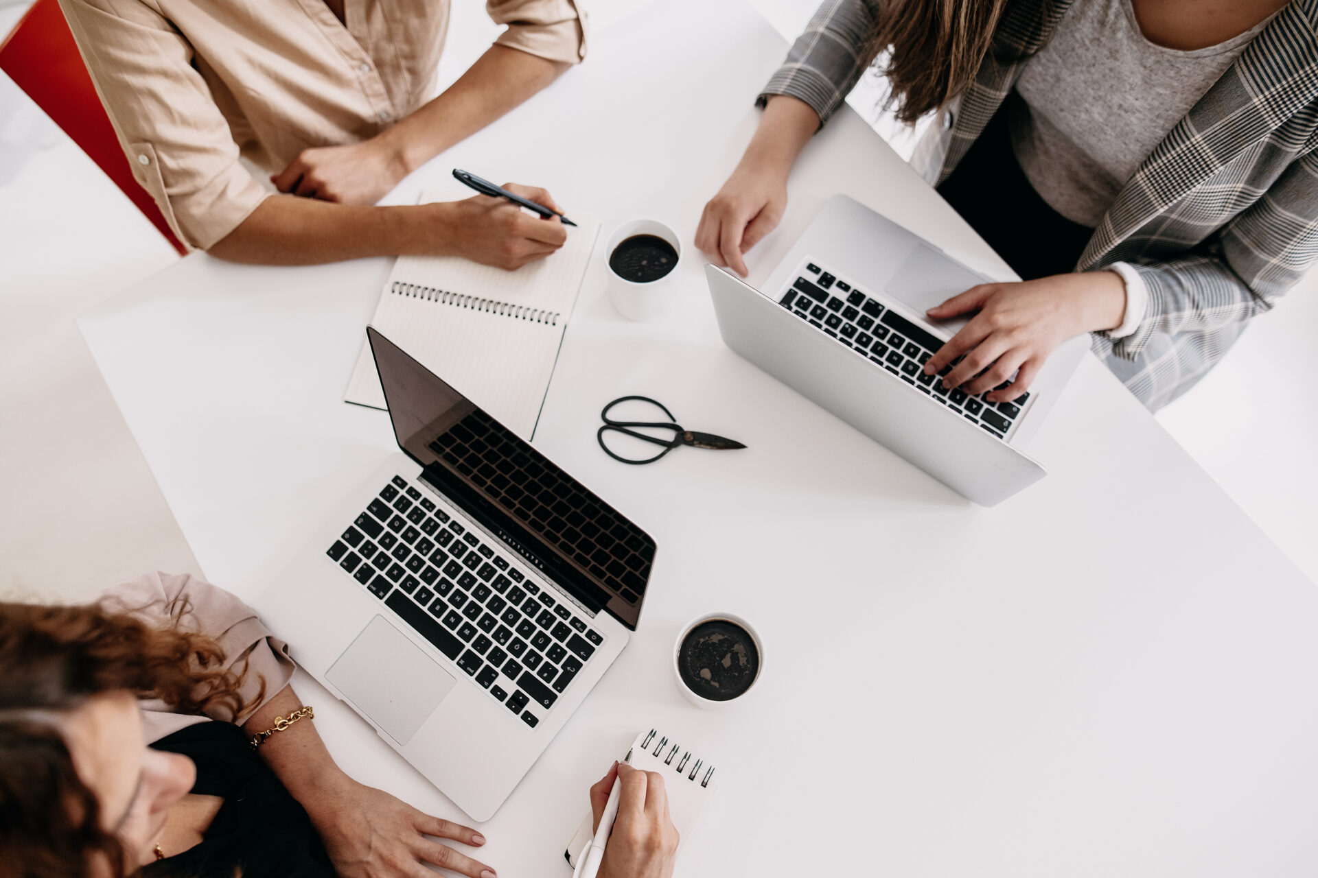 展示 2026 年 Pinterest 增长最佳利基的专业工作空间