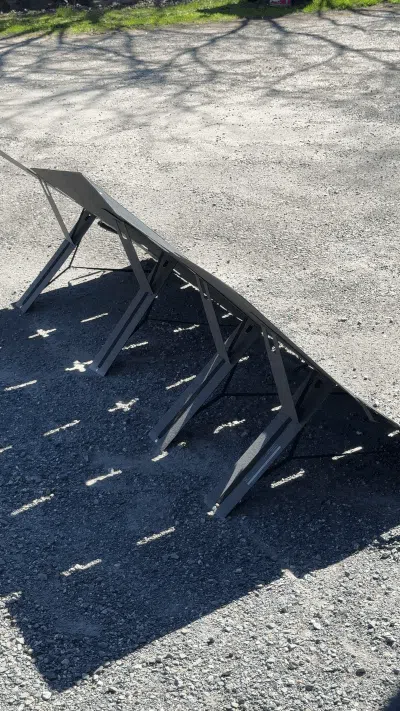 Bluetti Sora 500 面板在 12 节阵风中轻微飘动