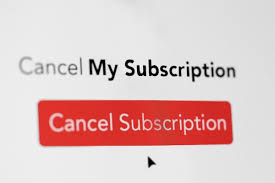 Cancelación de suscripción de software primer plano de la pantalla del portátil
